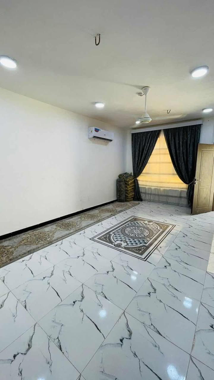 السلام عليكم اخوان بيت بالمجمع الزهراء  السكني /العنوان  ام الهوى الجديده /شارع دينار عرض الشارع 30م المجمع راقي جدا مساحة البيت 200م مطلوب مبادره للبيع تفاصيل اكثر  الاتصال ***********وتساب
