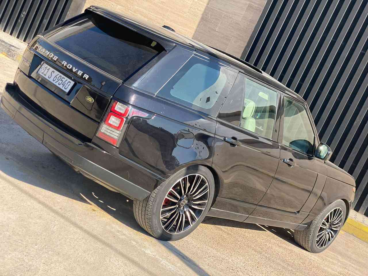 السلام عليكم بيع او مراوس
رانج روفر فوك موديل 2013 range rover vogue
ماشيا 97 الف كيلو حقيقي
 فول مواصفات 1/1
رانج روفر فوك 2013 
٤ابواب شفط و صندوك شفط و سحب
‏‎٤ كشن تبريد  تدفئة  
كشنات مساج
‏‎٥ كاميرا رادار شارع
‏‎محرك بدون سوبر بانزين 8 سلندر
‏‎پانوراما
‏‎ گاعيات  شركة 
السياره اربع قطع تخريب بس بدون حادث فقط رش
بدون دواخل
بدون ايرباك
السعر 255 وبيها مجال  

عنوانها بغداد 

للاستفسار الاتصال
***********
