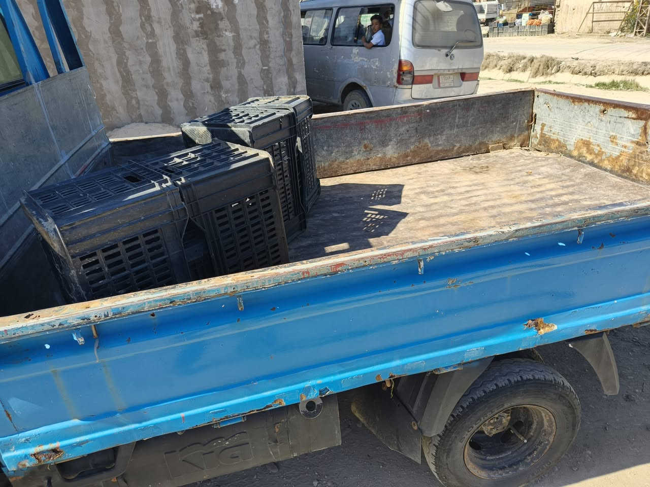 السلام عليكم كيا موديل 95 بيها وكاله تريد مالك الشرعي موجود ماكينه جديده كير جديد تخم تاير حداديه كله جديد، الاستفسار او الاتصال ***********او٠٧٨٠٤٠٤٤٧٧ علما مكان السياره بابل السعر 28 وبي مجال
