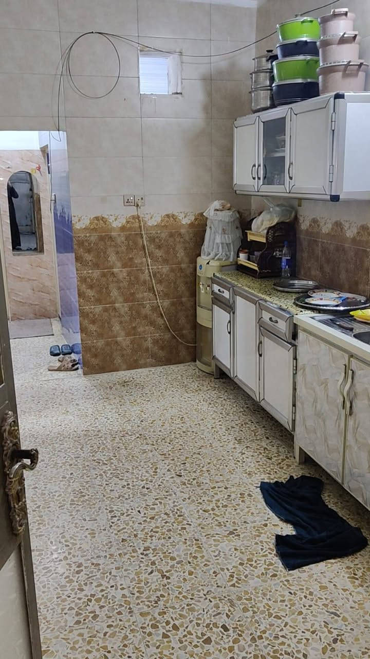 بيت للبيع واجها سبعه إله ربع/نزال 15و20 مساحه في السند 84/واقع حال100 مكان الامين الثانيه قرب كهوه صدام: رقم الهاتف ***********
