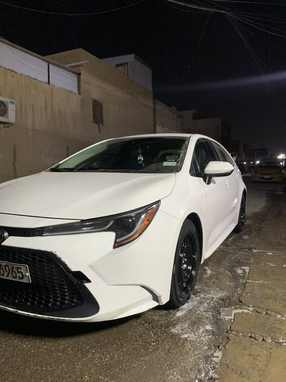 السلام عليكم شلونكم اخوتي للبيع كورلا موديل 2020 السيارة جديدة بدون اي نقص السيارة ماشية 126 الف كيلو متر السيارة حادث من امريكة بس جاملغ خلفي وبل عراق نصبغ عندي باب وجاملغ يعني 3 قطع صبغ السيارة بدون دواخل وبدون ايرباك كير ومكينة كفالة   مكاني بغداد الشماعية والشراي يخابرني هاذ رقمي ***********
