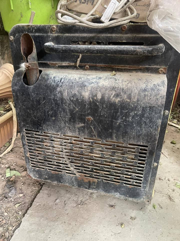 السلام عليكم . عندي هاي المولد البيع
مشتغله ٣ مرات فقط  و متروكة السعر ٤٥٠ الف

*********** واتساب
