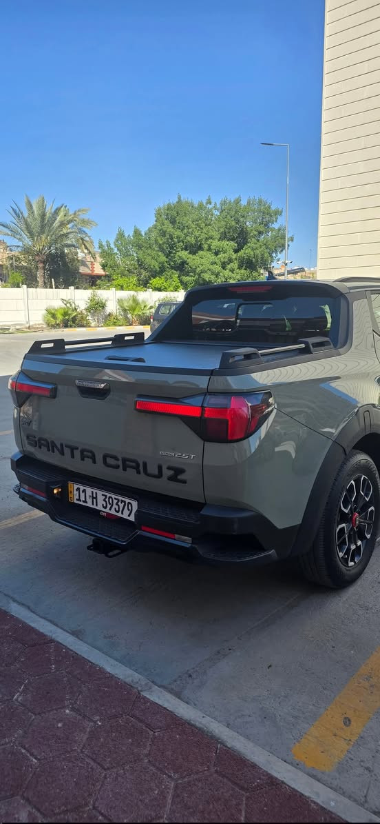 للبيع هيونداي_سانتاكروز  2024 (مواصفات XRT )
وارد امريكي ، رقم بغداد شبه مميز
فول فول موصفات 

سعة المحرك : 2.5 TURBO 
عدد الاسطوانات : 4
القوة الحصانية : 281 حصان نظام الدفع : كلي HTRAC
ناقل الحركة : اوتوماتيك 8 سرعات 

حادث السياره : صبغ بنيد فقط ، وبارد قليل جاملغ خلفي 
حاله الايرباك : فقط الاستيرن
المسافه المقطوعه : 33 الف كيلو 

#مواصفات
بصمة تشغيل عن بعد 
فتحة سقف
رادارات / رادار امامي /رادار جانبي /رادار خلفي
قيادة ذاتية
توقف ذاتي 
كشنات تدفه ‏
كشنات جلد                                              
كشنات كهرباء 
مري هيتر / رادار / كاميرا
دفع رباعي  نضام جبلي وثلجي وترابي اوتوهولد . 
ويل كروم 20 
صندوك كهرباء 
مسجل ناطق سستم سماعات BOSE
اواكس وبلوتوث و USB يعمل
مApple CarPlay / Android Auto
دخول ذكي نظام 
حاجب ليد
 / 3 مكان خزن
نقطه عمياء
مراة تعتيم
اشاراة بالمراياة الجانبيه                                   
فول تحكم ستيرن                                    
كير أوتو + عادي + شفتات ستيرن
اوتو بريك +بريك بصمة
لايتات 4 عدسات زينون
شاشة كبيره
داخل جلد 
نضام قيادة + سبورت + نورمل + سمارت
مثبت سرعة
تحديد مسار 
رادار الخطوط البيضاء 
شحن اللاسلكي
‏شاشة إلكترونية
الخريطة
‏AUTO HOLD
مصابيح خلفية LED
مصابيح ضباب LED 

مكان السياره ، بغداد ، حي العدل ، او شارع فلسطين 
للتواصل 

***********
