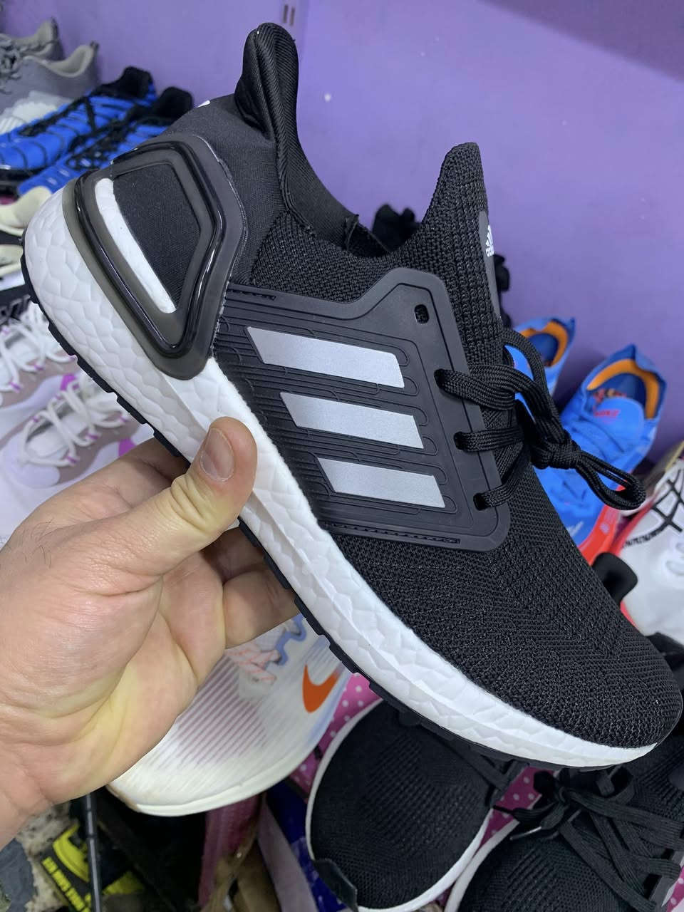 حذاء رياضي طبي باله نضافه 100/100 منشأ فيتنام قياس 45 طول قدم 29 السعر 25 يوجد توصيل جميع المحافظات ***********
