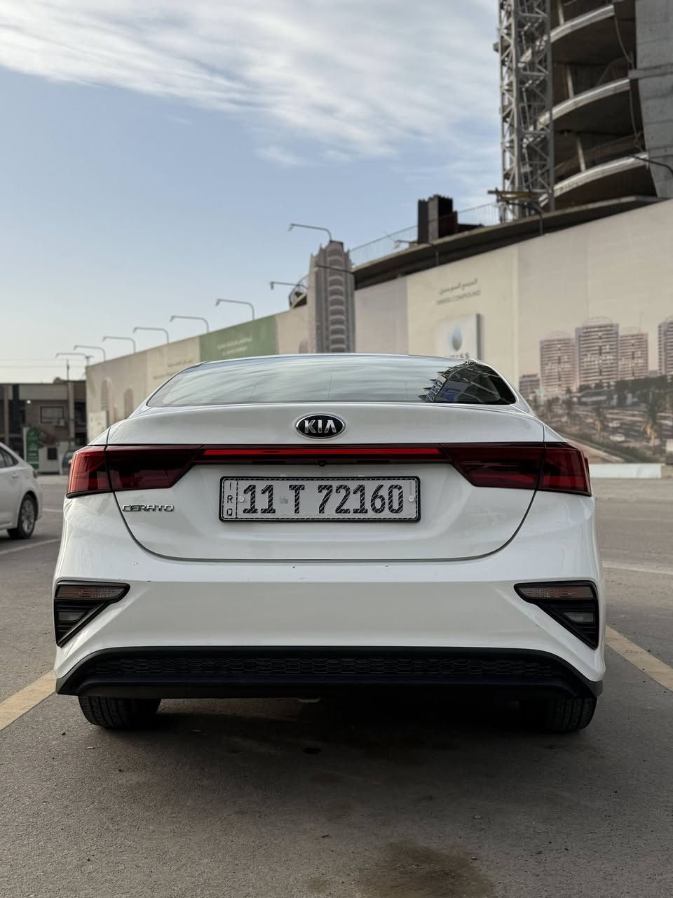 السلام عليكم
* كيا سيراتو خليجي 2020
* مكفوله كفاله عامه  
  عدا شخص بسيط بين البابين جهه الصدر  موضح بالصوره

* محرك  1600 دوش
* كير AT
* سلايد روف
* تبريد قطعتين
* أشاره بالمري 
* شاشه 
* تحكم ستيرن 
* ويل كب 16

* رقم بغداد بأسمي 
* السعر 155 ورقة  
* مكان السيارة  / بغداد ، الكرخ ، حي الجامعة

* رقم الهاتف
***********
***********
