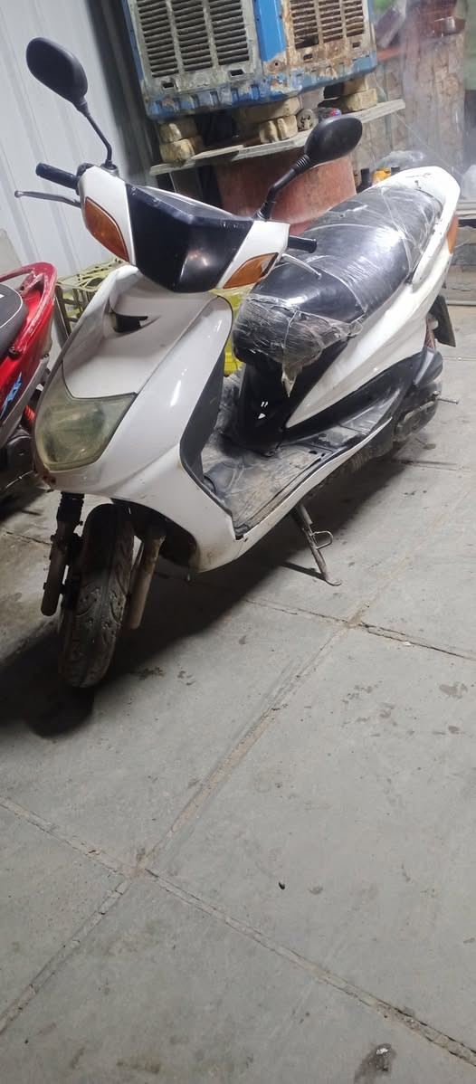 سلام عليكم دراجه سكنس نثيه ياباني بيهاا دخانه. دراجه كايمه بيهاا بس تشتغل نكره وحده. ابيع كوم حديد سعر 300 وبيهاا مجال عنوان شعله رقم ***********
