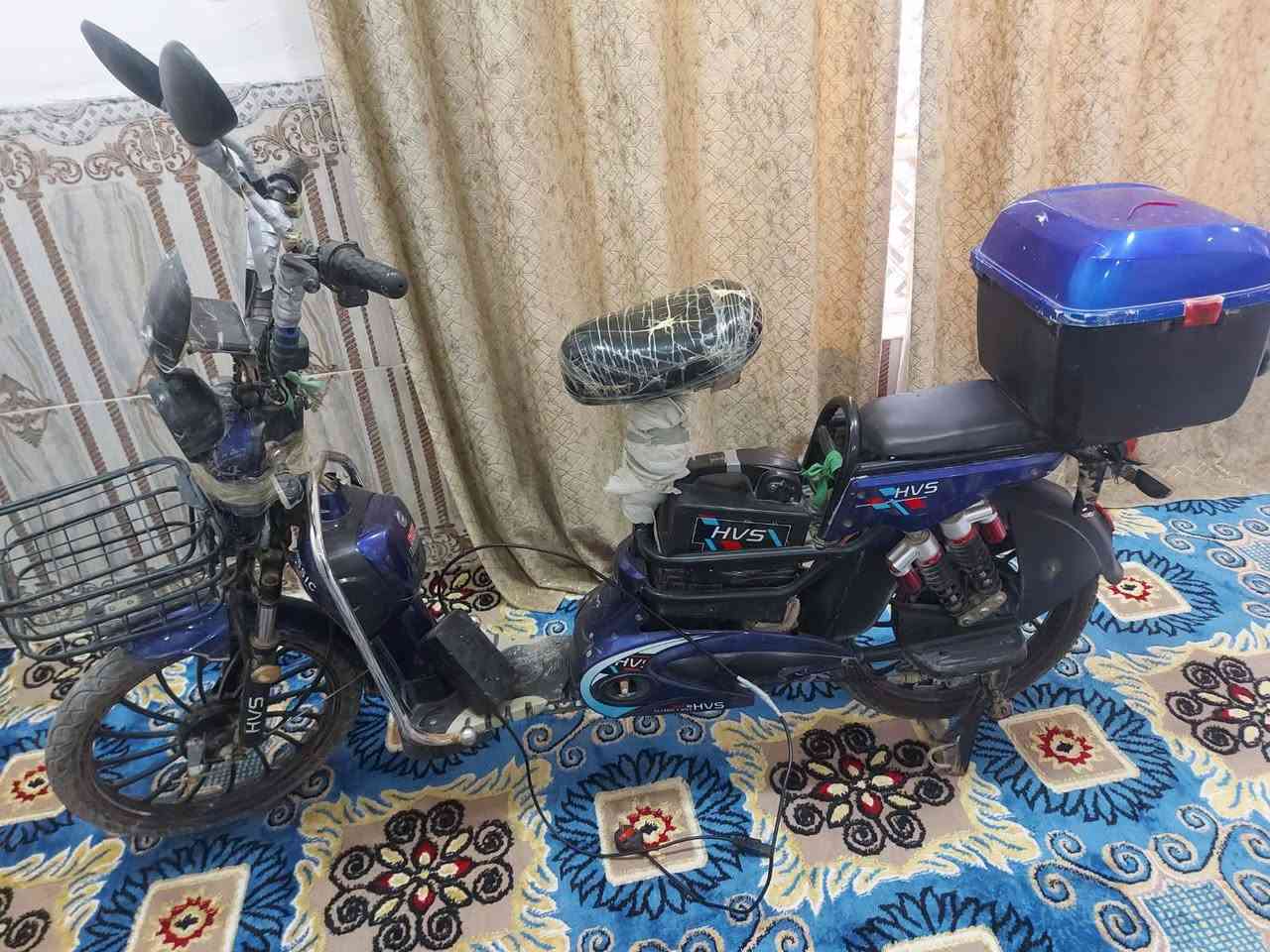 دراجه شحن للبيع شغاله وجاهزه مابيه اي نقص حشاكم من النقص السعر 450وبيه مجال مستعجل عل بيعته الواصل عل رقم ***********
