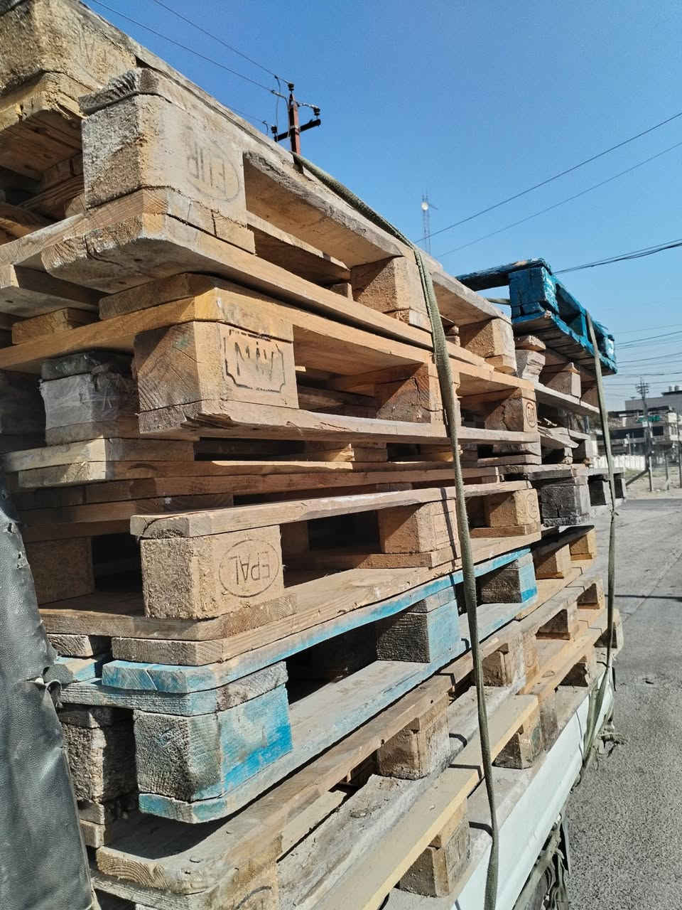 سكيب نجاري الثقيل قياس 80 /120 نظيف جدا العدد 85 قطعه *********** بغداد البياع
