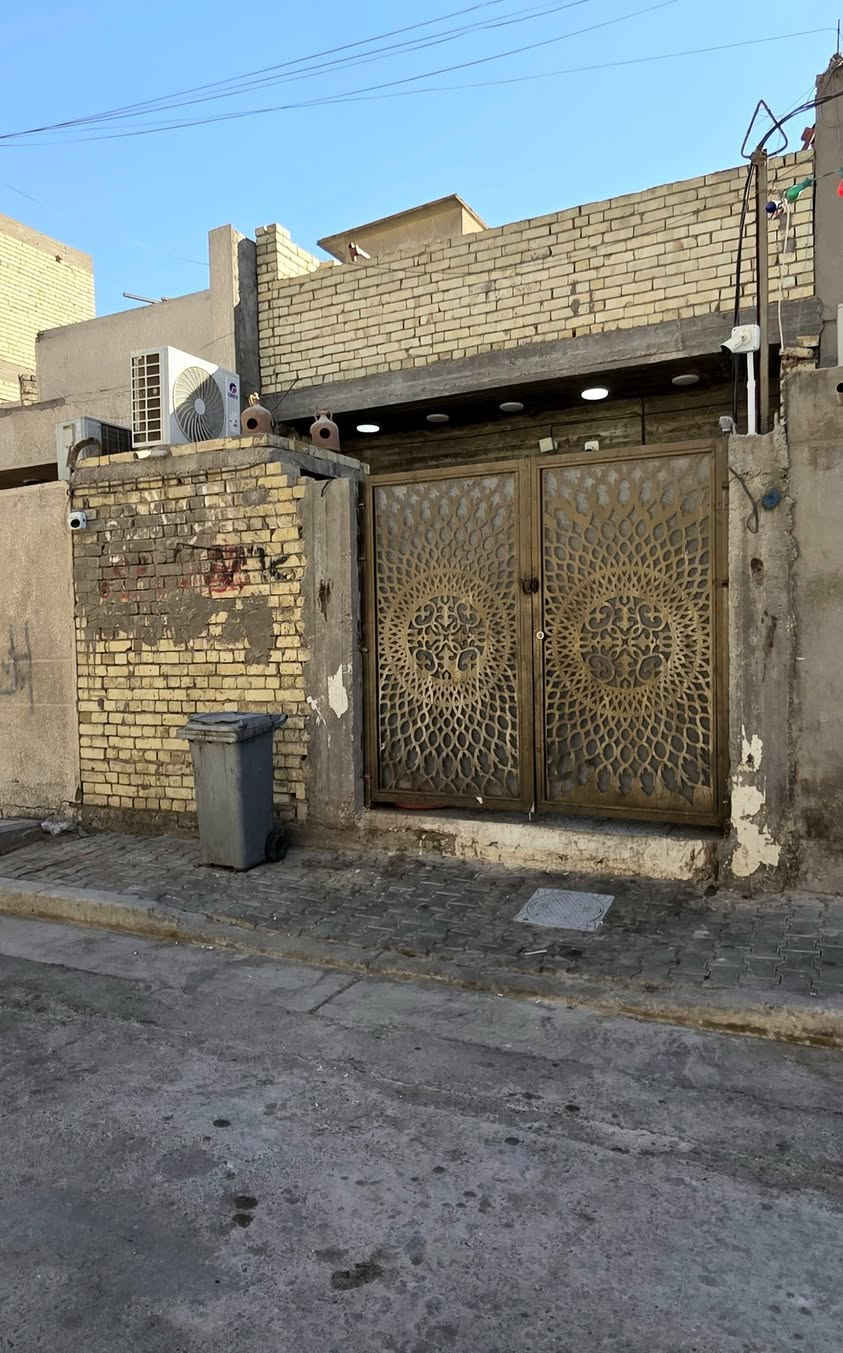 سلام عليكم مرخصةمديرالاكروب المحترم بيت  100متر 5ب20  فول بناء درجه اوله البيت جاهز كامرات شارع ١٠ متر ستاره بيتونه تطبيق اشتايكر السطح  فرع الاول عن شارع المستشفى العام زراعي خدمات كامله تبليط ماء مجاري كهرباء انترنت مولد ذهبي شارع عريض كماليه حي السلام شارع المستشفى الجديد سعر وستفسار ***********
