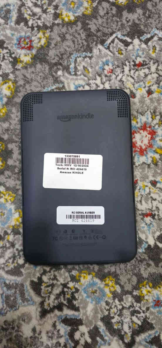 📱 **الجهاز:** Kindle Keyboard 3G (موديل B006)
🔌 **مرفق معه:** وصلة OTG أصلية

✅ **المزايا الفريدة:**
✨ **KOreader العربي المثبت:**
- دعم عربي كامل (تشكيل، اتجاه RTL)
- خطوط عربية جميلة (Amiri, Lateef)
- تحكم كامل في وضوح الخط وسواده
- يدعم: AZW3، MOBI، PDF، EPUB العربية
- بحث وحفظ تلقائي للنصوص العربية

🎧 **خاصية الصوت:**
- يدعم الكتب المسموعة (Audio Books)
- تشغيل ملفات MP3 (قرآن، محاضرات، بودكاست)
- سماعة داخلية + مدخل سماعات خارجية

🔌 **الوصلة OTG:** تمكنك من:
- توصيل فلاش ميموري لنقل الكتب مباشرة
- نقل الملفات من الهاتف بدون كمبيوتر

✅ **مواصفات الجهاز:**
- شاشة E-Ink  (حماية عيون)
- ذاكرة 4GB (تسع 3000+ كتاب)
- بطارية تستمر أسابيع (شحنة = شهر قراءة)
- شبكة 3G + واي فاي
- لوحة مفاتيح فيزيائية للكتابة العربية

⚠️ **ملاحظة تقنية:**
- للحفاظ على عمل KOreader: يُفضل إبقاء WiFi مغلقاً
- إذا شغّلت WiFi وقد تحتاج إعادة تثبيت KOreader (عملية بسيطة)
- الصوت يعمل مع الملفات المحلية (MP3، Audio Books)

💰 **السعر:** 20,000 دينار عراقي فقط
📍 **يشمل:** الجهاز + وصلة OTG
📍 **المكان:** البصرة ، القبلة ، حي القائم
🚚 **التوصيل:** سعر 5 آلاف لجميع المحافظات 
📞 **للحجز:** ***********

🔧 **الحالة:**
- نظيف ومعرب وجاهز للاستخدام
- KOreader مثبت ومضبوط للعربية
- الصوت شغال 
- وصلة OTG
