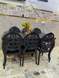 ميز طعام • للبيع