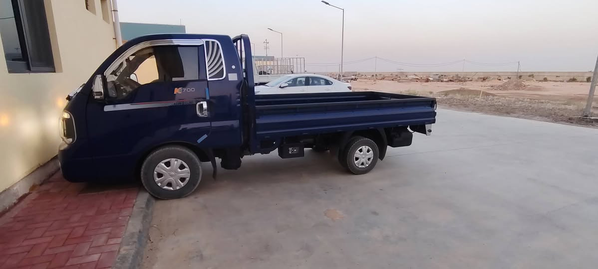 السلام عليكم سيارة كيه حمل للبيع موديل 2025مكفوله كفاله عامه رقم كربلاء ماشيه 12الف مكان كربلاء ***********
