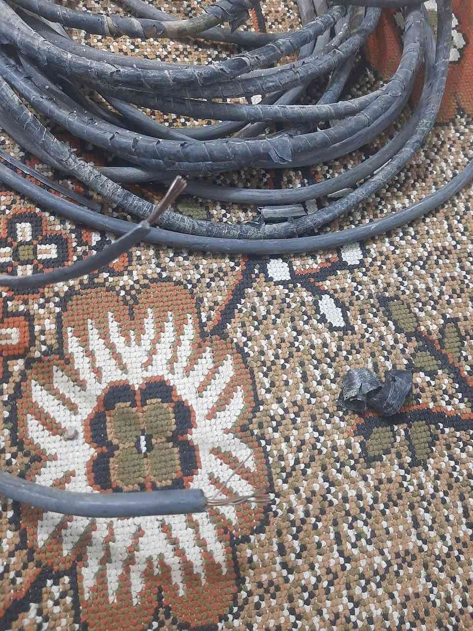 سلام عليكم كيبلين للبيع واحدثلاثي واحدثنائي طول ١٦مترالواحدتواصل عل رقم بي واتساب***********
