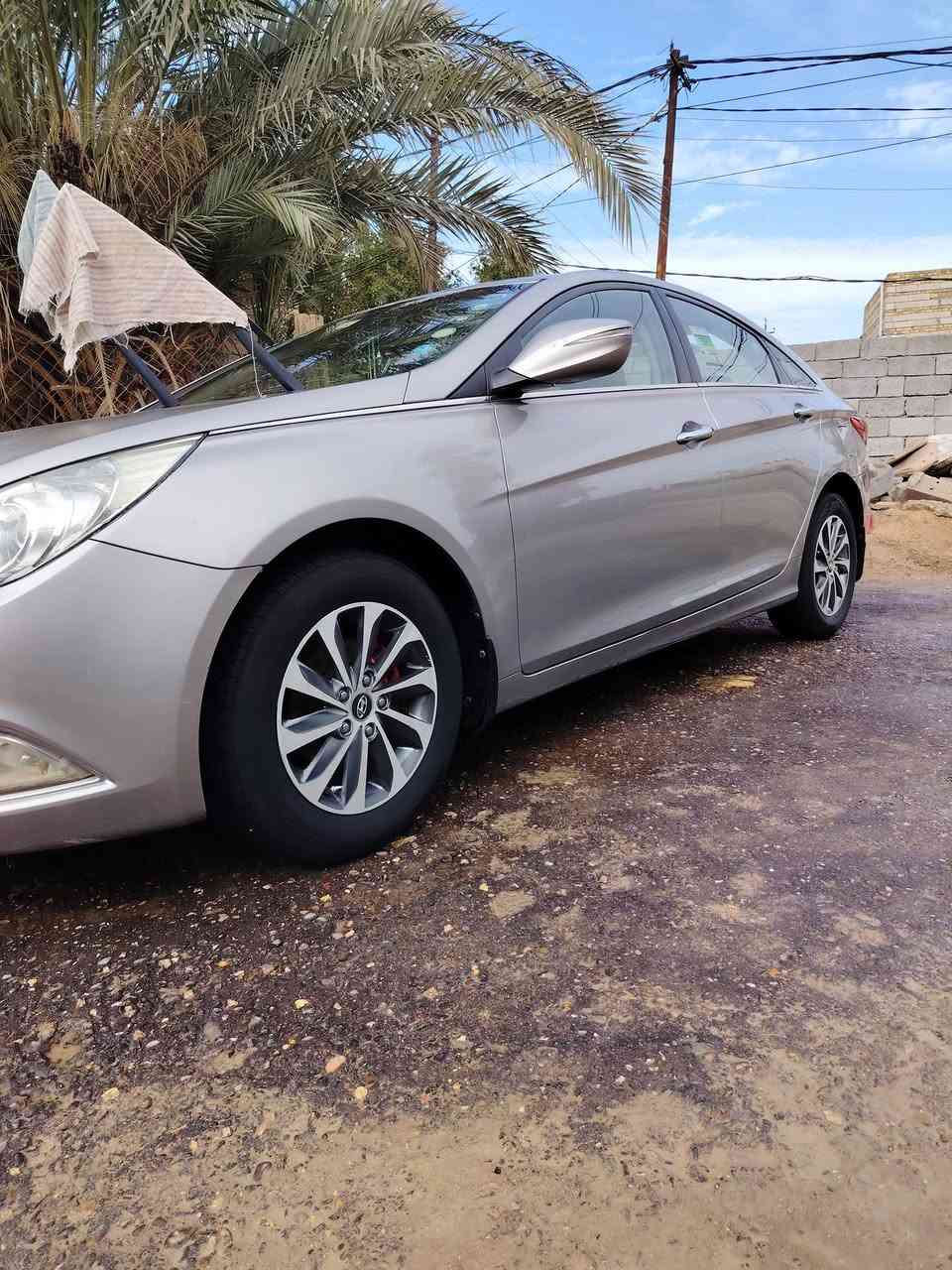 يا الله سوناتا للبيع المكينه 2400دوش بيها جراد قليل مواصفات مري شفط تحكمات ستيرن شفتات تخم تاير حداديه جديده سياره مامتعوبه نضيفه مال بيت ستخدام شخصي تبريد ثلج عنوان الديوانية رقم الهاتف *********** السعر$100 وبيها مجال بسيط
