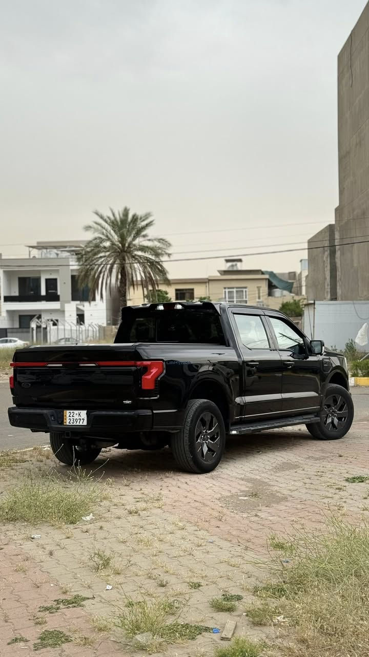 سلام عليكم
فورد F150 lightning lariat 2023
كهرباء بالكامل
السيارة بدون ضرر كلين تايتل مكفولة كفالة عامة من الدعامية للدعامية
ماشية 22k
لون اسود ملكي
السيارة فول فول موصفات
كشنات جلد 
تدفئة وتبريد الكشنات
تلث وضعيات خزن للكشنات
تقديم وتاخير دواسات الوقود
شاحن لاسلكي
شاشة تيسلا بلاد قياس 15.5 انش
سماعات b&o
اضاء محيطية بلادي 360 درجة
اضاء امامي عدسات LED متحرك
5 كامرات
كامرات 360 درجة
حساسات 360 درجة
نضام القيادة الذاتي
نضام المحافضة على المسار
وعدم الخروج من المسار
نضام المحافضة على المسافة مع السيارة الامامية
نضام الاصطفاف الذاتي
شاشة عدادات دجتل متغيرة حسب نمط القيادة
اربع وضعيات قيادة
گير طيارة طرح 
طاولة وصطية 
مرايات جانبية شفط
رمز الدخول بدون مفتاح على الابواب
فتح الابواب وقفل الابواب على بصمة اليد
فور ويل 4*4
صندوق خلفي كهرباء شفط
درج في باب الصندوق
صندوق امامي كهرباء شفط
مدا شحن يصل الى 500 كيلو
قدرة حصانية 580 حصان
مع عزم دوران تورك 1.050
تسارع من 0-100 في غضون 4 ثواني
تدعم الشحن السريع
امكانية استخدام السيارة كمصدر طاقة للمنزل في حال انقطاع التيار الكهربائي
وبعد هواي مواصفات ممذكورة
السيارة مناقصها برغي وصرفيتها 0 لا تحتاج تفول بانزين ولا تبدل دهن ولا تشيل هم الكير تشحن بالبيت وتطلع تفتر بلاش 
السعر 460$ اربع شدات اوستين ورقة وبيها مجال جداً بسيط 
***********
