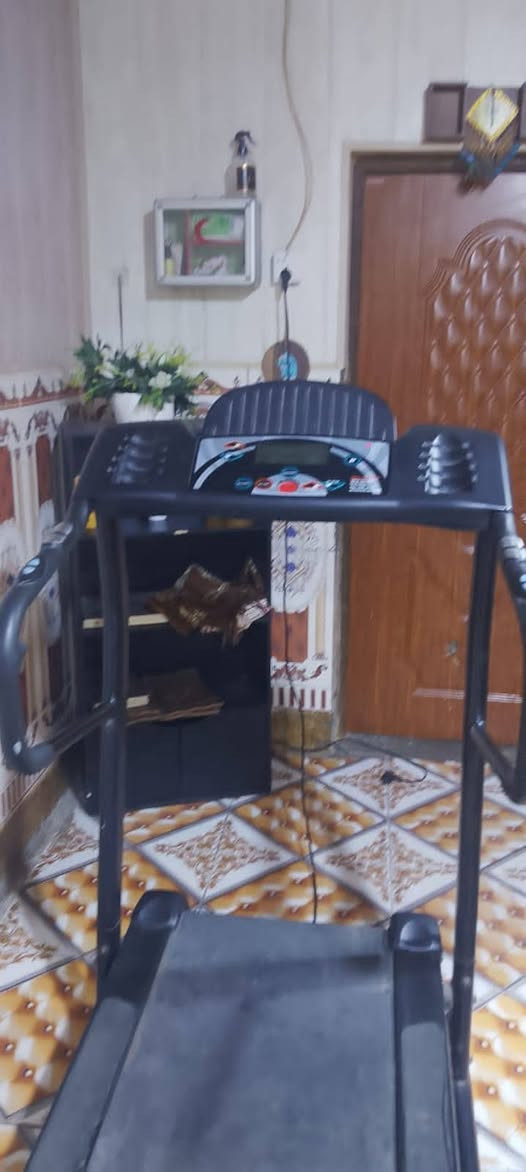 سلام عليكم ورحمة الله وبركاته جهاز جري استخدام كلش قليل مثل ماوضح بالصوره الحجم ابو الجكات اي نقص مابيه السعر 200  رقم الهاتف ***********
