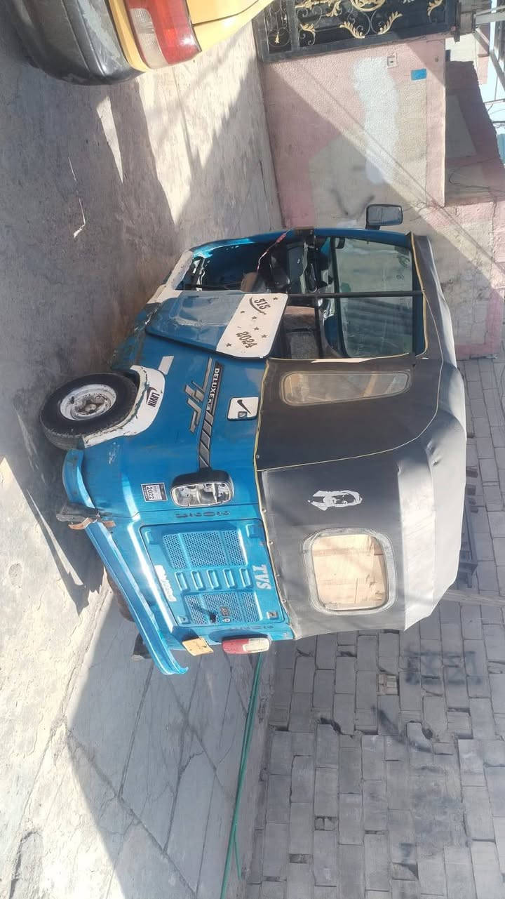 تكتك 21 سنويه المحرك مفتوح شركه تخم تاير جدد البدي نضيف شوف العين السعر خمسه ونص  وبيهة مجال شويه للشراي رقم الاتصال ***********
