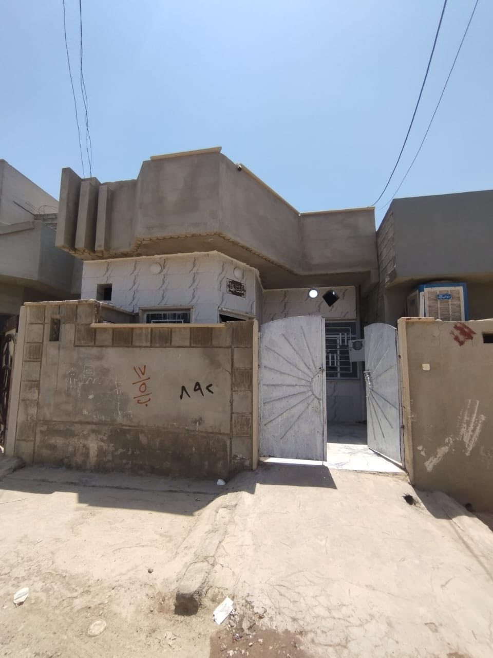 بيع فقط 
بيت 120 متر القوسيات جها الملاين البيت كامل
وصل بلديه مي كهرباء كامل سعر البيت 50 وبي مجال للطيبين 
***********
***********
