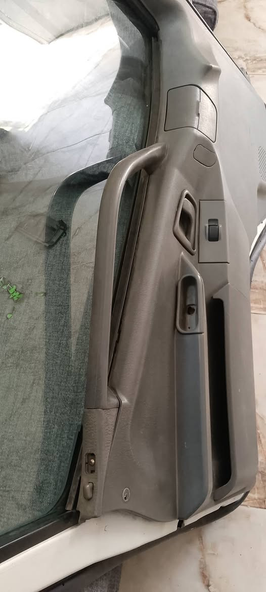 زوج ابواب كنتر بزون 
يسره بلادي يسره بلادي 
جديدات جداً كاملات بدون نقص 
سعر الباب الواحد ٣ ورقات
مكاني بغداد 
الرقم ***********
