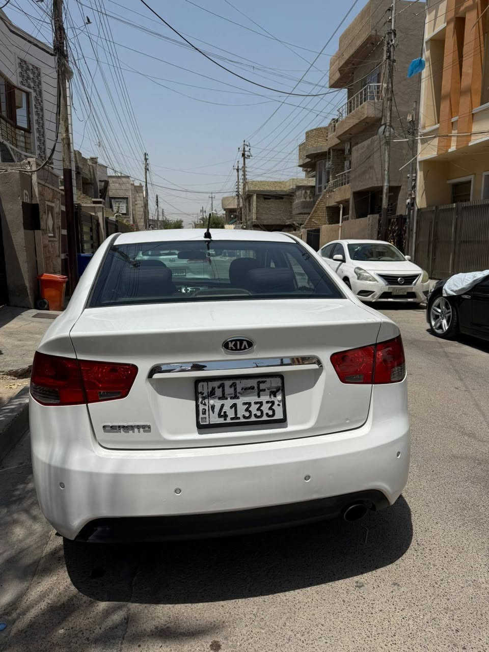 السلام عليكم 
كيا سيراتو 2013 خليجي 
رقم بغداد باسمي هزة وسنوية جديدة 
1/ بصمه بيبان + تشغيل
2/شفتات ستيرن + تحكم ستيرن 
3/حساسات خلفيه +اشاير مري
كير مكينة بلادي علة وضعها الشركة 
السيارة بيهة قطعتين تبديل بلادي مال شركة جاملغ وبنيد وبيها مكانات بارد بصيطة 
السعر 103 وبيها مجال 
مكان السيارة بغداد *********** بغداد, العراق
