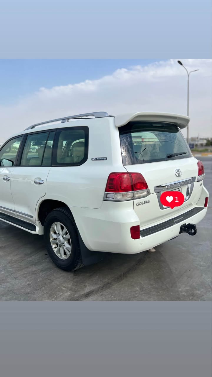 السلام عليكم
لاندكروز ستينية 2011  مكفولة السيارة فول مواصفات بصمة . فتحة .كشن  كهرباء .كشنات جلد بقلاوه اصلي .تبريد بيانو .3 قطع تبريد .جام اوتو 4 .مكينه 6سلندر . يدات نيكل .مري نيكل .تحكم ستيرن مثبت سرعه كروز سرعه وبعد بيها هواي مواصفات  السعر ٣١
 للاستفسار اكثر الاتصال على الرقم  *********** بغداد, العراق
