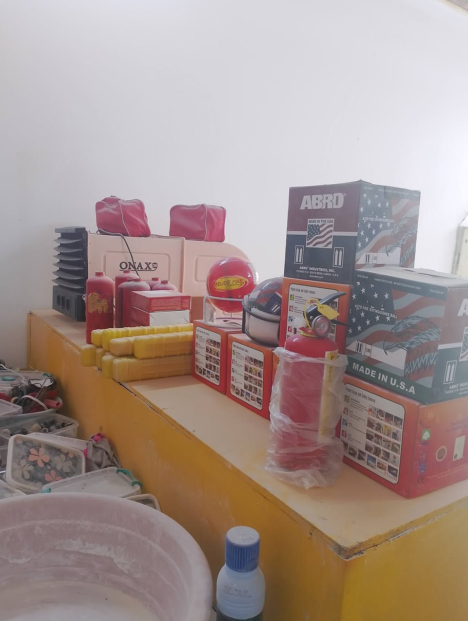 للبيع ورشة لبيع وتعبئة وصيانة مطافى الحريق بكافة محتوياتها العنوان نهاية شارع شهداء البياع مقابل مثلجات نوتيلا للاستفسار *********** الملأ أبو ارشد العامري
