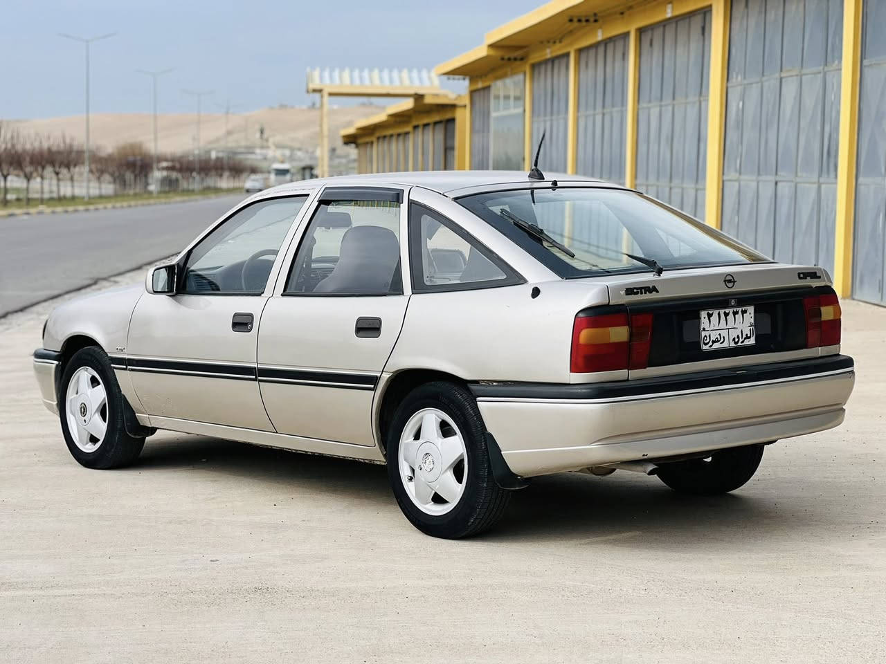 (سياره فيكتراموديل ٩٢جحم ٢٠گئر توماتيك)
(  لون ذهبى  )
***********) كورك واتس اب
السعر  40$  ورقه او بي مجال  
(بخ عام جماليه  )
سياره بيدون دعم
سياره تخم جديد 
(رقم دهوك )
(شرط التحويل مضمون )
(الغرامات  350$)
(گير ابشرط مكينه ٢٠ ابشرط  بدون اي عيب )
(سياره جاهز امجهز  /گيچات كله  شغال )
(العنوان دهوك    )
