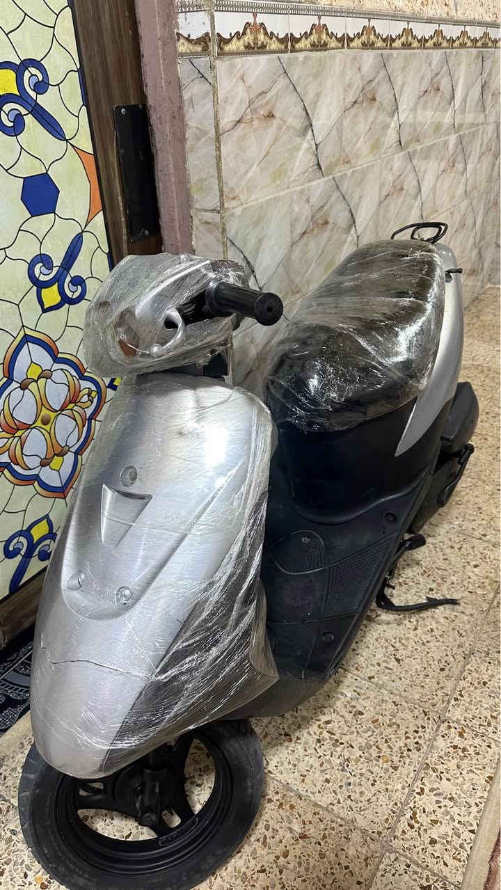 سازوكي دراجة نضيفة جداً 
شلعة نص نكرة تشتغل كهربائيات كله شغالة محرك جداً ناعم ومينسمع دراجة ممتعوبة السعر270 وبيه مجال 
للاتصال *********** عمارة, ميسان
