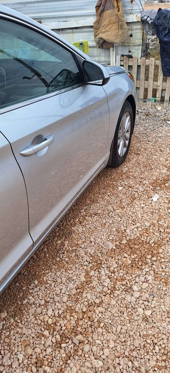 سلام عليكم..
سوناتا وارد أمريكي موديل ١٥ 
مواصفات عادية محرك كير ممفتوح على وضع الشركة 
سيارة جاهزة وحلوة الحادث مال امريكا الداير مال الجاملغ الخلفي والباب مصلح نفسة بدون تبديل والجاملغ الثاني مصبوغ اثر شخط بالعراق صور الحادث موجودة وسونار موجود بالمنشور 
مكان السيارة بابل المسيب للاستفسار اتصل 
*********** وبيك خير ودلل...
