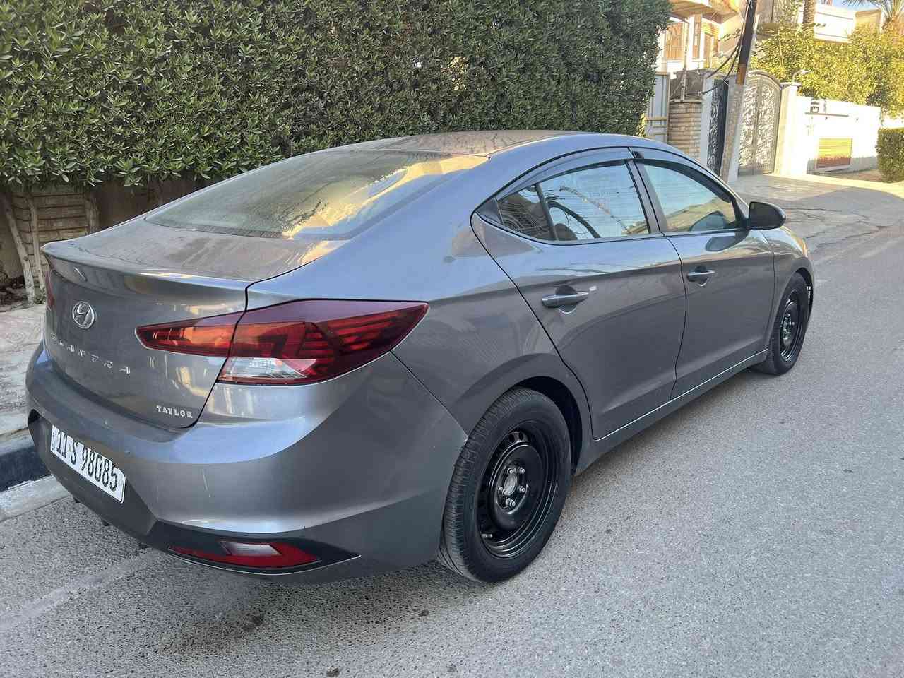 السلام عليكم
النترا موديل 19 امريكي 
رقم بغداد بسمي 
صور حادث وسونار مرفق بلمنشور مكينه 2000 دوش
كير اي تي 
ماشيه 105 
مكان السياره بغداد البلديات 
السعر 118
***********
