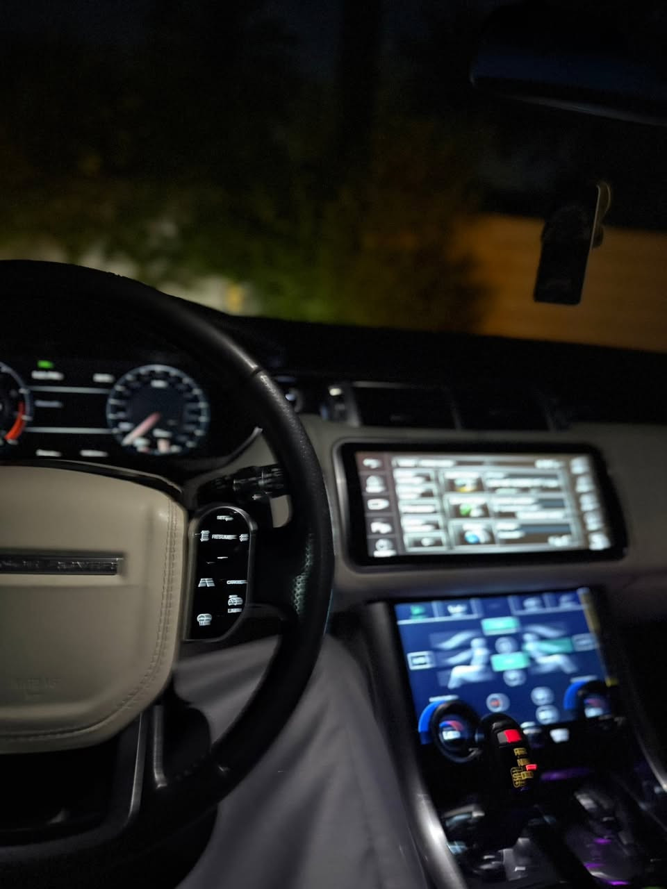RANGE ROVER
Sport 
🇬🇧🇬🇧🇬🇧
رانج روفر 
سبورت _ اوتوبايغرافي
الموديل ـ 2015 
ماشية 115الف كيلو
خليجي وكالة سردار 
8 سلندر سوبر جارج 

بلاك ادشن اصل
لون مميز عنابي او كرزي 
وقمارة اسود بلاك ادشن😍 
داخل احمر متصل وليس منفصل 

كفالة عامة😍
من الحادث او تبديل القطع 
صبغ دعامية امامية  والجاملغ الخلفي دبل كون بدون حادث وسونار موجود 💝

المواصفات 🇬🇧🇬🇧

🛑 بانوراما
🛑 دوسات كهرباء
🛑 ابواب شفط 
🛑 صندوك شفط + مري شفط
🛑 رادار 
🛑 كامرات 5 بصمات 5 
🛑 شاشات عدد 3
🛑 أوتو بارك
وباقي مواصفات كثيرة ❤️❤️

مكان السيارة بغداد 💝

تسأل على السعر 
اتصل او راسلنا وتساب

مكان السيارة بغداد
للأستفسار 
 
*********** 
المحامي مروان
