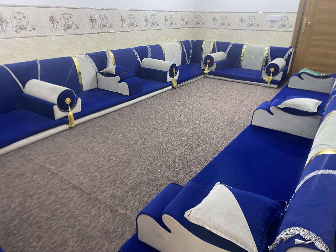 مجلس عربي للبيع3/5جديد  للتواصل واتس ***********
