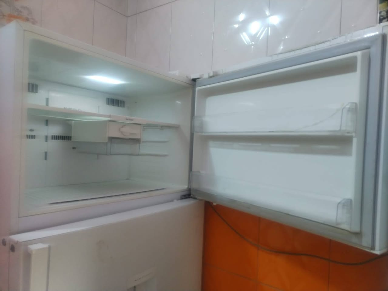 ثلاجه LG لمس للبيع شرط الفحص ***********
