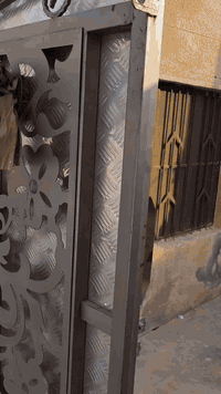 75 متر للايجار طابق ونص بالمخابرات قريب على الفلكه الجريخي الجاره 225 + الدلاليه رقم الهاتف ***********
