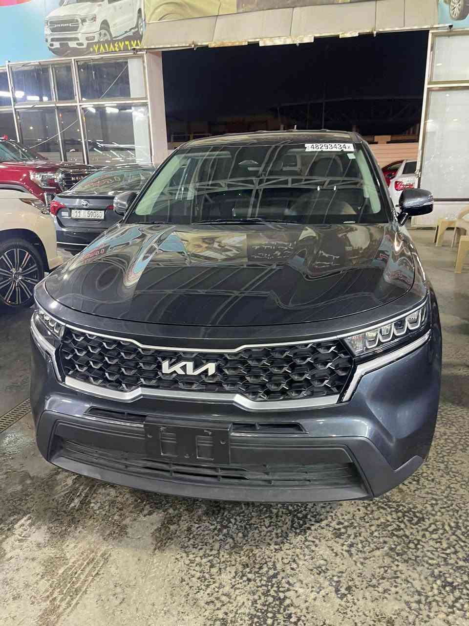 سلام عليكم سورنتو للبيع موديل 22
حادثها بيبان ثنين فقط وشويه من الجاملغ فقط البيبان مبدلة 
بجم كبس شركة 
ماشية65 
7 راكب محرك 2500 تنفس طبيعي 
مواصفات عادية
السعر 240 وبيها مجال
للاستفسار  *********** بغداد, العراق
