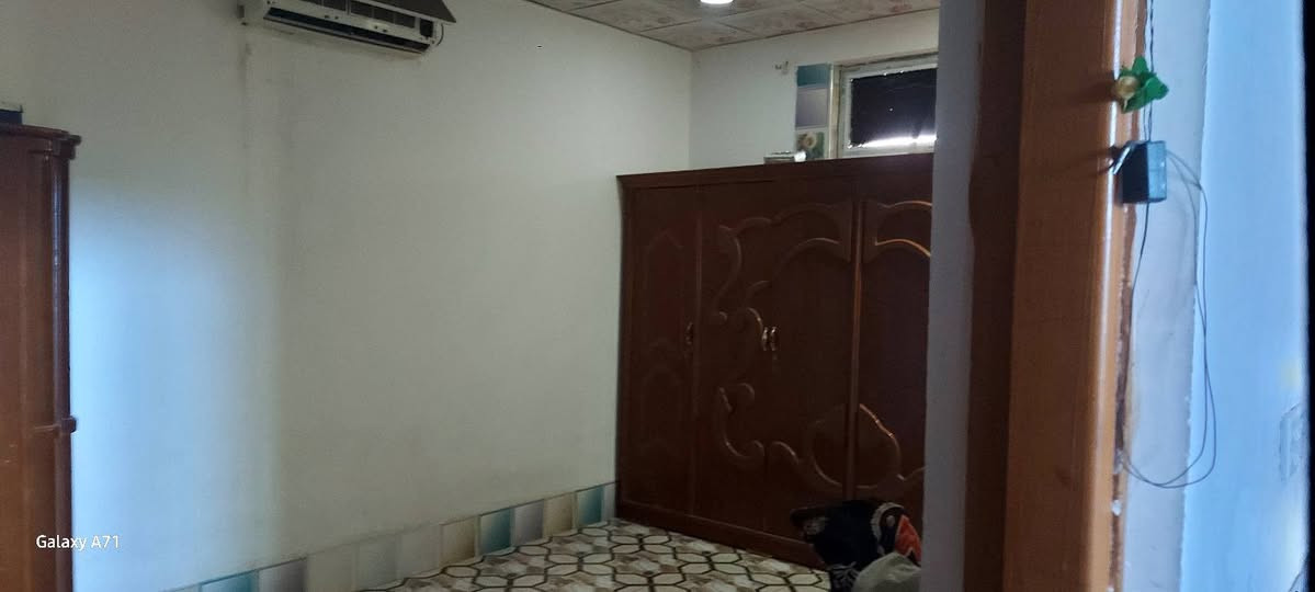 بيت زراعي بيع مستعجل قرب الغتسل العميه قريب جدا على الشارع العام مساحه ٢٥٠ متر رقم صاحب الدار ***********
