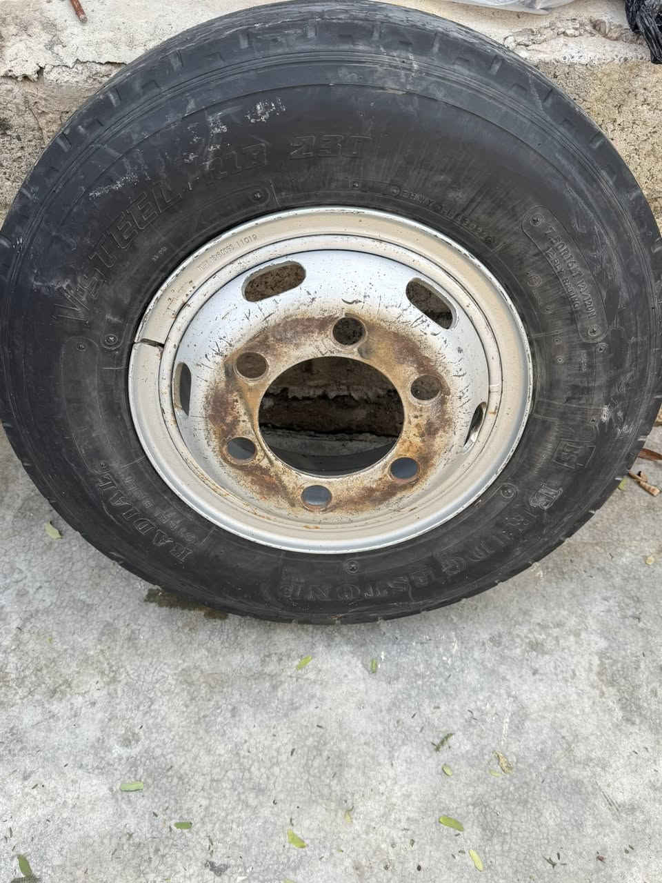 البيع كامل سعر 130 وبي مجال مكان كركوكً رقم الهاتف *********** الحجم 16 ونص سته برغي. برجستون
