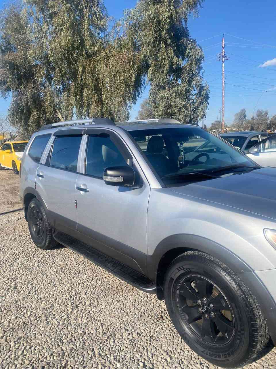 السلام عليكم كيا بوريجو مهافي2009 وراد امريكي موصفات الامريكي معروفه السياره نص فول كشنات جلد تحكمات مثبت سرعه 
قطعتين تبريد 
السياره جاهزه للأخير صدر امامي خلفي جديد وذاين مكينه جداد اي نقص مابيها
سنويه لل2027 
ضررها بارد ب البنيد فقط 
السياره رقم مميز تلث ارقام 
السعر 125وبيها مجال
مكان السياره ديالى بعقوبه 
للاستفسار على الرقم ***********
