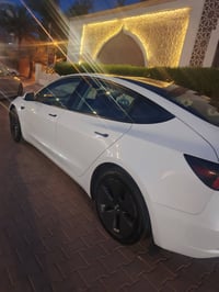 تيسلا مودل ٣ • ٢٠٢٣ • رقم إنكليزي