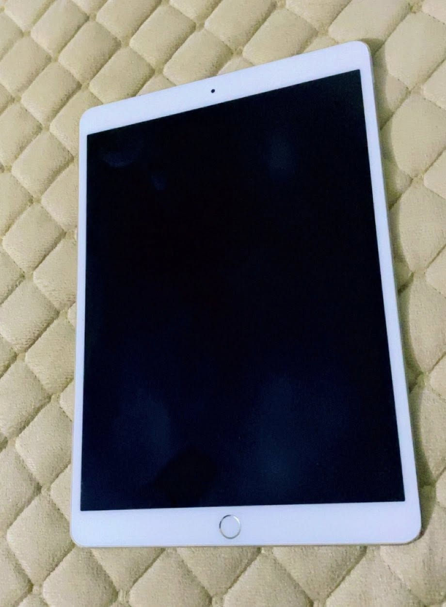 ايباد...10 للبيع او مروس
لون ابيض 🤍

بطاريه 95🔋

ذاكرهه 64🍀

جيل 5🍋

حافضات 3📜

شاحنه اصليه W60

سيم كرت 🥴💔

بصمه شغله 💦😇

*********** اتصال أو واتساب📞📞
