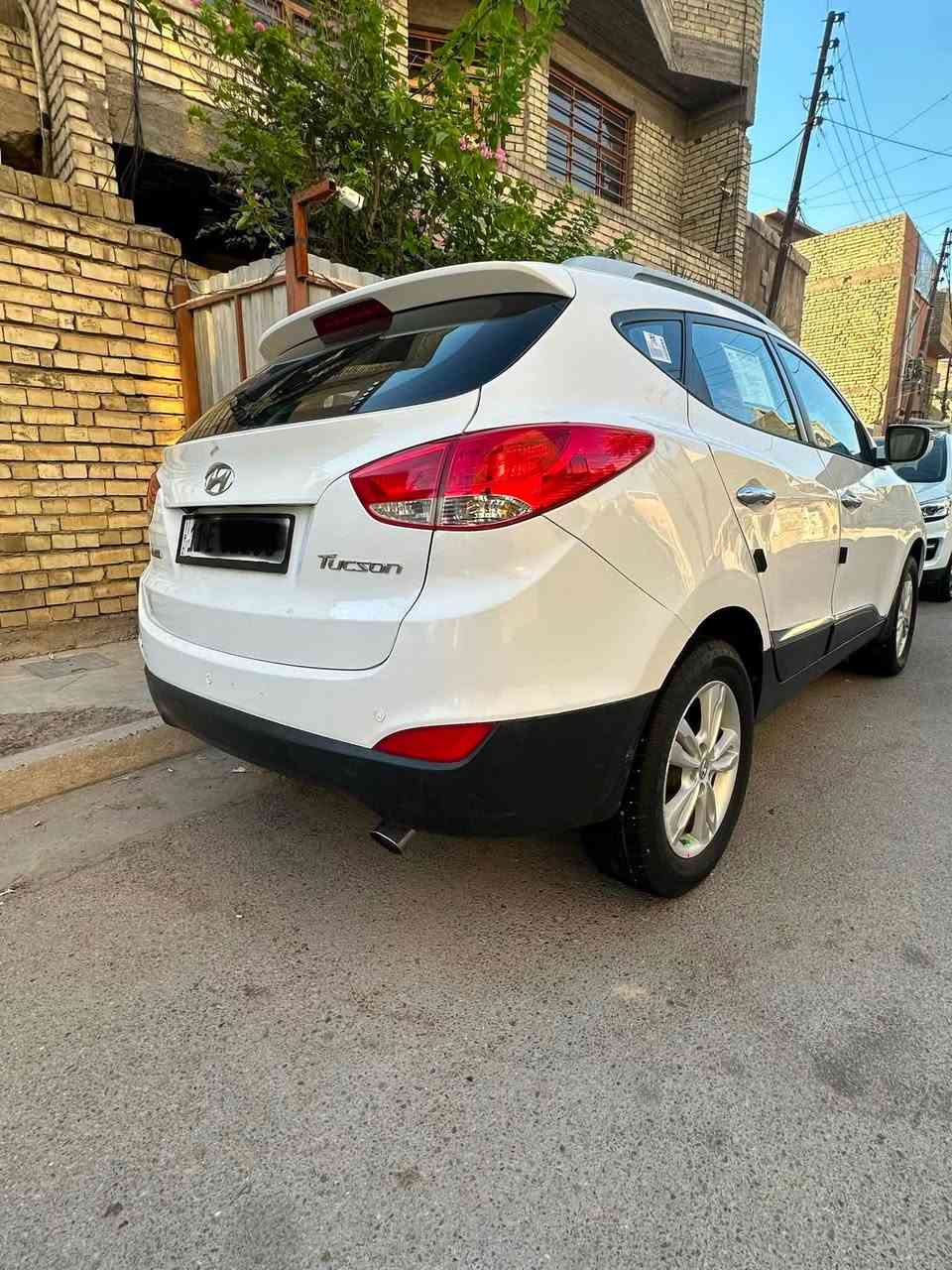 سلام عليكم توسان 2013 خليجي السياره بدون تبديل ولا ضربه بيها قطع صبغ اثر طخطخات .. كير ومكينه خير من الله لا تنقيص ولا تبخير مكينه 2000 دوش .. تبريد ثلج .. حداديه جديده.. تخم تاير .. السياره حلوه وجاهزه ..رقم بغداد انكليزي شرط التحويل .. السعر 119 وبيها مجال شي قليل حك الجيه  .. ماكو هيج سعر والي ما يعجبه خلي يعبر المنشور .. مكاني بغداد منطقه الحبيبيه.. ***********
