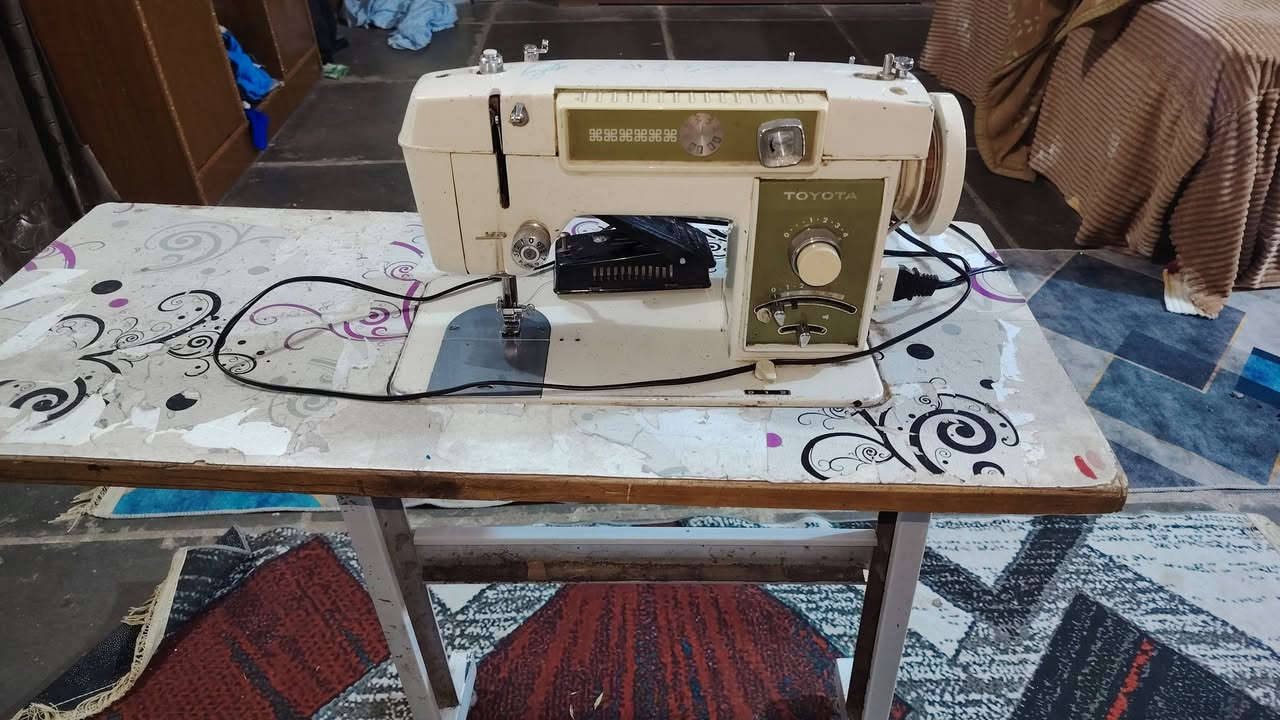 مكينة خياطه للبيع نوع تويوتا ياباني نضيفه ماداخله تصليح جاهزه للخياطة للاستفسار الاتصال على الرقم ***********
