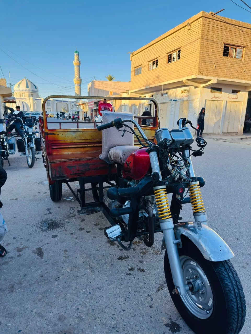 السعر ٧٠٠ وبي مجال
***********
