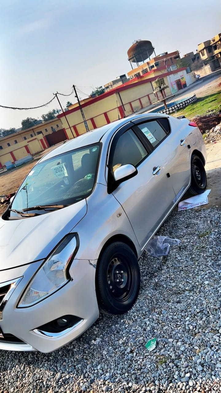 نيسان صني هندي موديل 21
السياره نظيفة وجاهزة 

بيها قطعتين صبغ 

كير ومحرك بشرط

السعر 98وبيها مجال

للاستفسار /***********/***********
