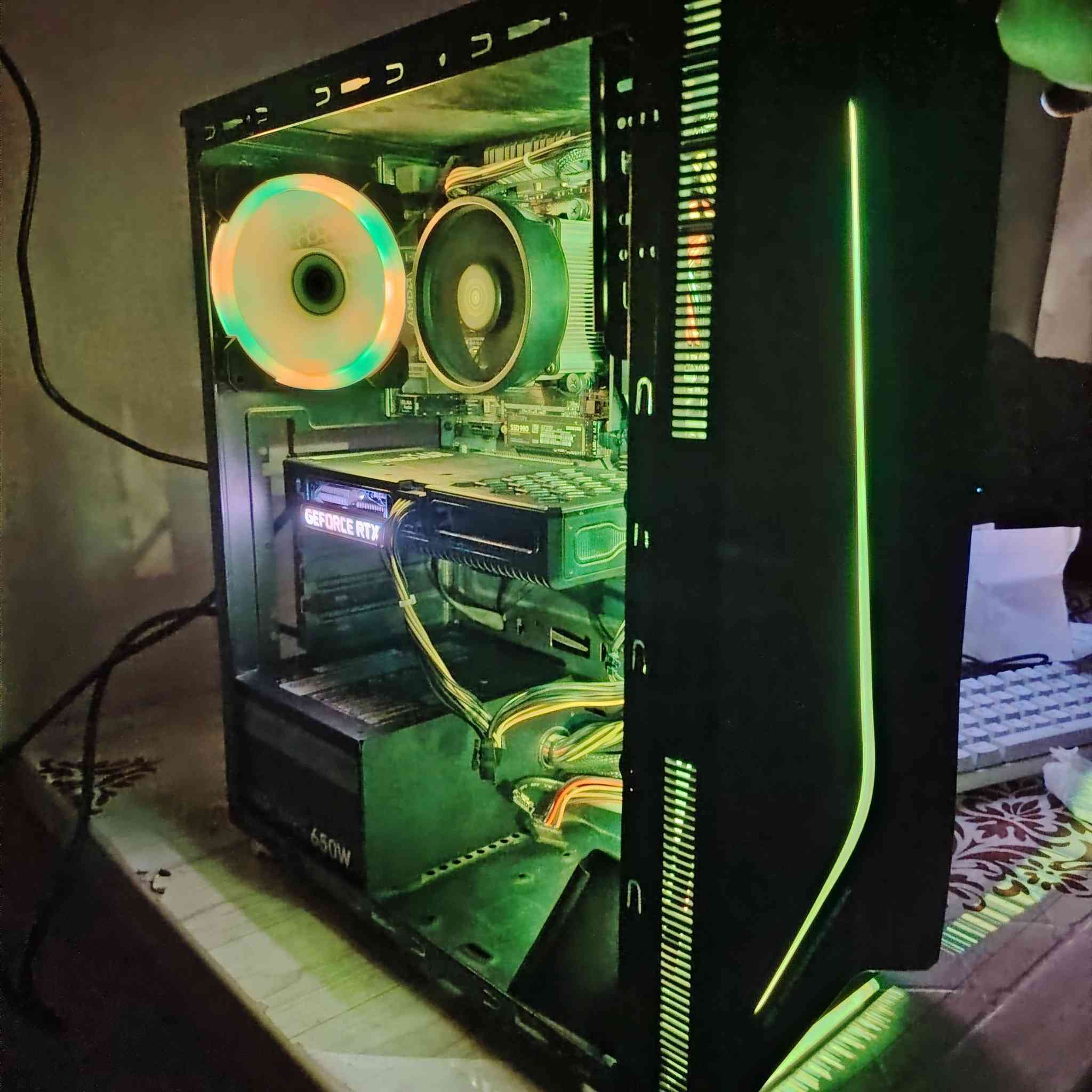 سلام عليكم
تجميعة كامله من كيس وشاشه وكيبورد وماوس للبيع  تشغل جميع الالعاب بموصفات حلوه 
الموصفات 
المعالج : amd rayzen 5 2600 
كارت شاشه : invidia 3060 12 GB 
مذربود : asrock 450M pro 4 
بور سبلاي : thermal take 650 W 
الرامات : 16g DDR4 2*8 
 هارد  SSD M.2 Nvme 500 GB
  الكيس xigmatic RGB
كيبورد ريد دراكون  redragon  RGB
الماوس JEDEL GM 1120
شاشه حجم 24  ips  
تجميعة كامله مكمله تجي تفصح براحتك وتشوفها زين يله تاخذها  
والكيس بي اكثر من ٢٠ نمط للالوان وتغيره لون كيس وجامعة صفح موجوده 
مكاني بغداد جميلة الاولى
رقم الهاتف واتس اب ***********
السعر 1050 مليون وخميسن الف بيها مجال بسيط
