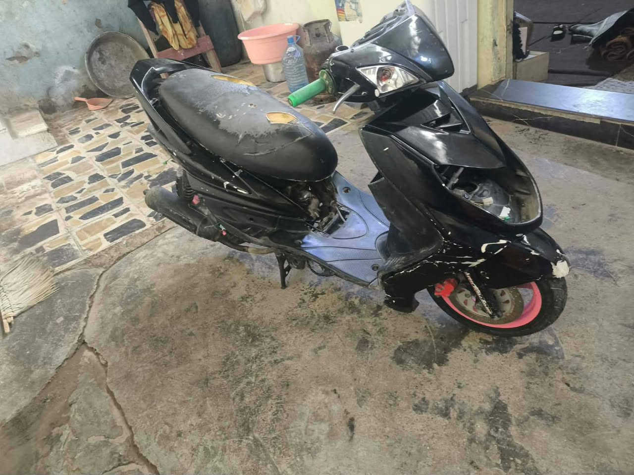 سلام عليكم سكنس فحل اليوم طفت عدي كلولي كهربائيات اني ابيع كوم حديد تجي تحمل وتروح  امانت الله دراجة جانت تشك الكاع ب250 قفل هذا رقمي ***********
