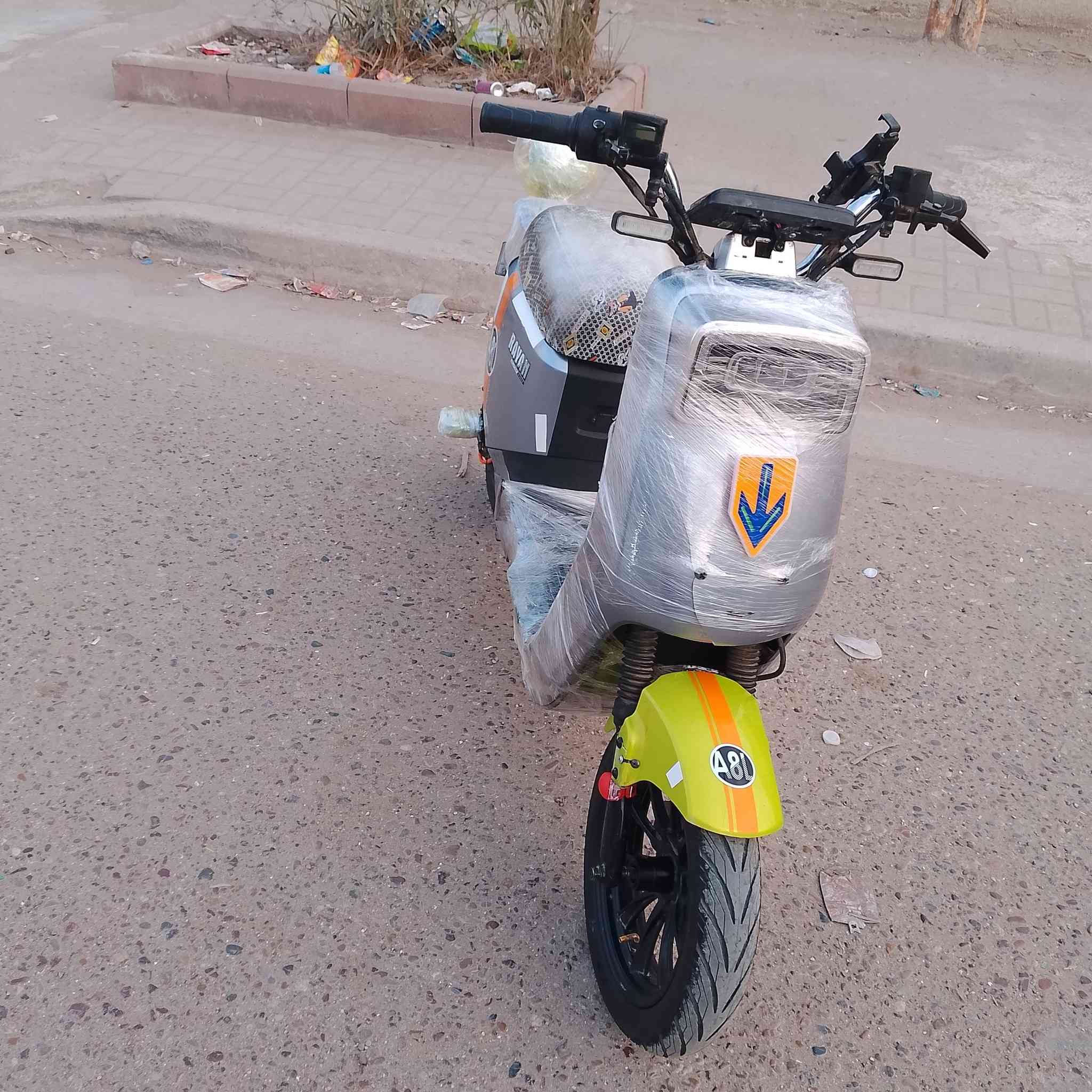 السلام وعليكم دراجه شحن للبيع
النوعيه الريان A8L موديل 2025

6 بطاريات كبار 30 امبير جدد 

تشغيل عن بعد 

انذار ضد السرقة 

منفذ يوبياءس 

لايت عالي وناصي 

دبل اشارة 

نضام Rبك 

اشاير يمنه ويسرة 

هورن 

4 سرعات السرعة حقيقي 75 

 بلوتوث 

مكاني بغداد البلديات 

السعر 400 و بيها مجال 

الاستفسار ***********
