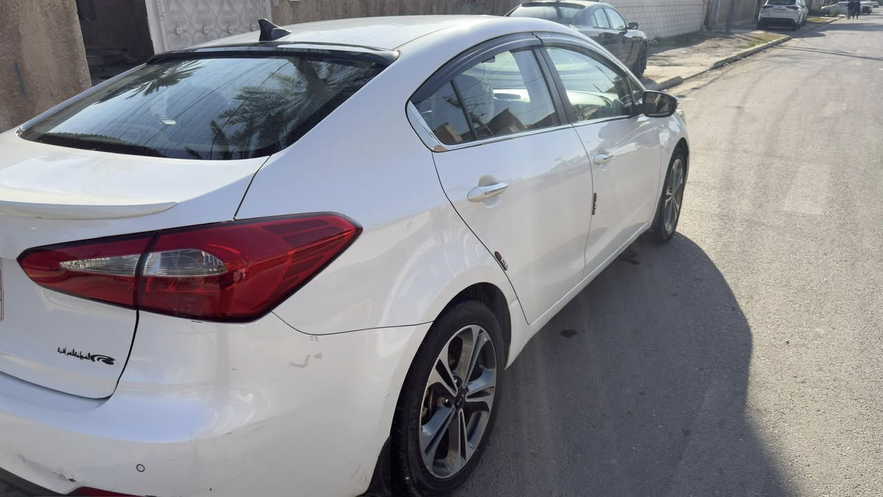 سلام عليكم
كيا سيراتو 2015 
مواصفات الشركة الدولية فول ماعدا البصمة 
السيارة نظيفه مابيها صبغ فقط بارد بالجاملغ الخلفي
السيارة ماشية 133 الف حقيقي
سعر السيارة 133 ورقة وبيها مجال بسيط
للاستفسار الاتصال على هذا الرقم ***********
المكان : بغداد السيدية
