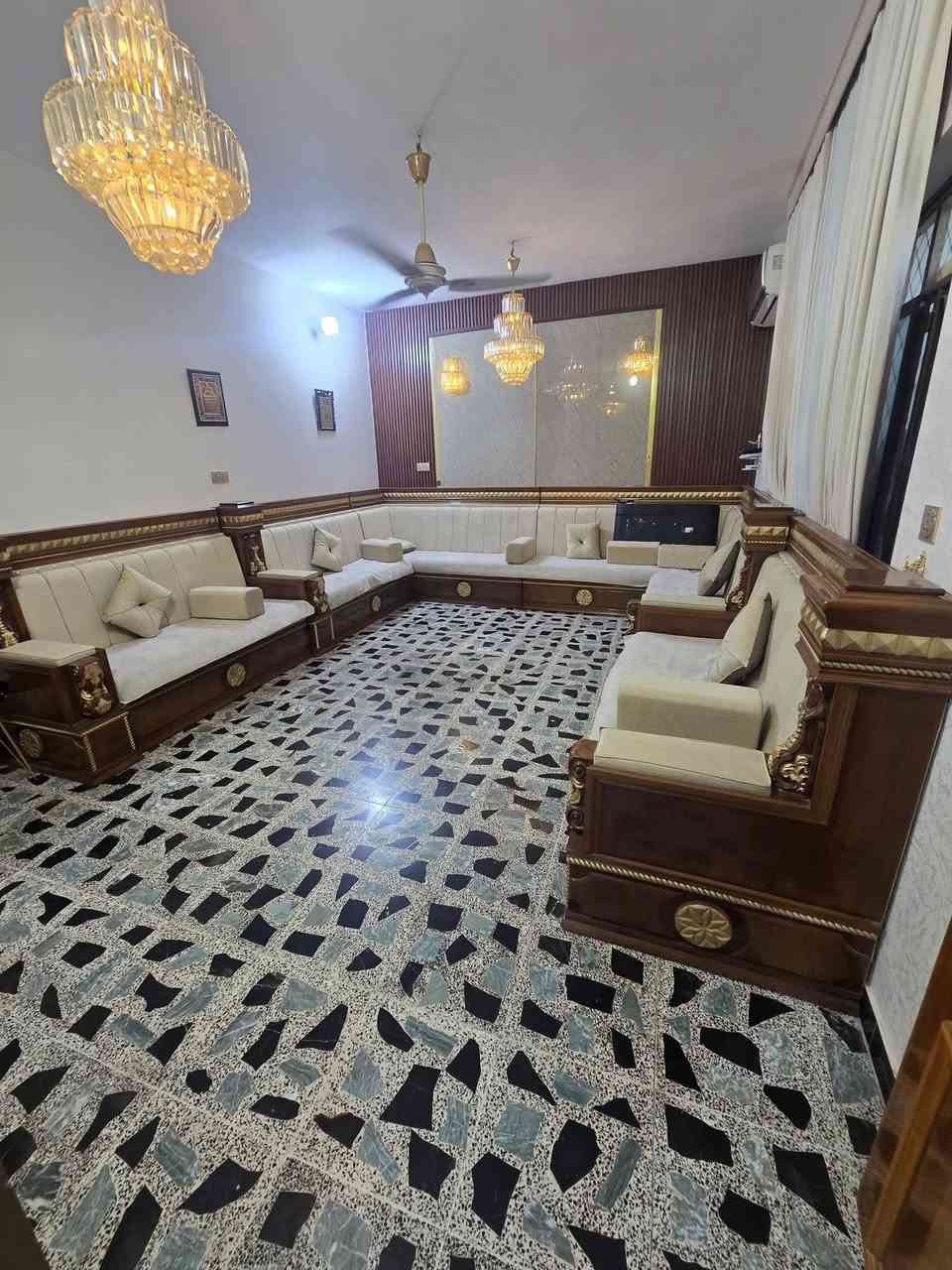 [[بسم الله الرحمن الرحيم]]
🏡     🏘      🏚 

#يوجد_بيت_ركن_طابقين_للبيع

#العنوان  الفلوجة 
#المنطقة تأميم الثانية // قرب نهر فليح

✅المساحة : 250م
⬆️ الوجة : 12.50م
🏞️النزال : 20م
 
غرف 4
استقبال 
صالة
مناور
مطبخ
صحيات 
الارضية سيراميك 
السطح شتايكر

  
                       #بناء 🧱 : طابوك 
      
     #شارع 🏞️⬆️⬆️ : 8م كامل الخدمات

  #السعر_محدد_من_قبل_البائع 
    
        
        ⚖️⚖️   نوع الملك : طابو صرف تحويل مباشر  🏙 

            #السعر💰💸:  163 مليون وبي مجال

__________________________________

للأستفسار⛔🖲️ : مراجعة 
🥇#مكتب_الرافدين_للعقار 🥇
العنوان شارع المنجزات تقاطع جامع التقوئ مجاور محطة المتميز المركزية لغسيل السيارات 🚗🚖
__________________________________

#ملاحظة//📋📑 اذا لديك عقار تريد تعرضة للبيع او تريد تشتري عقار قم بمراسلة الصفحة او اتصال على لارقام الموجودة+ واتساب
            
         #للأتصال_او_واتساب 📞  ***********
         #للأتصال_كورك.   📞.      ‏‪***********‬‏

#بيع_وشراء_الدور_السكنية_والزراعية_العقارات_في_مدينة_الفلوجة #مكتب_الرافدين_للعقار_بيع_وشراء_العقارات_بسعر_مناسب
#عقارات_الانبار_الفلوجة
