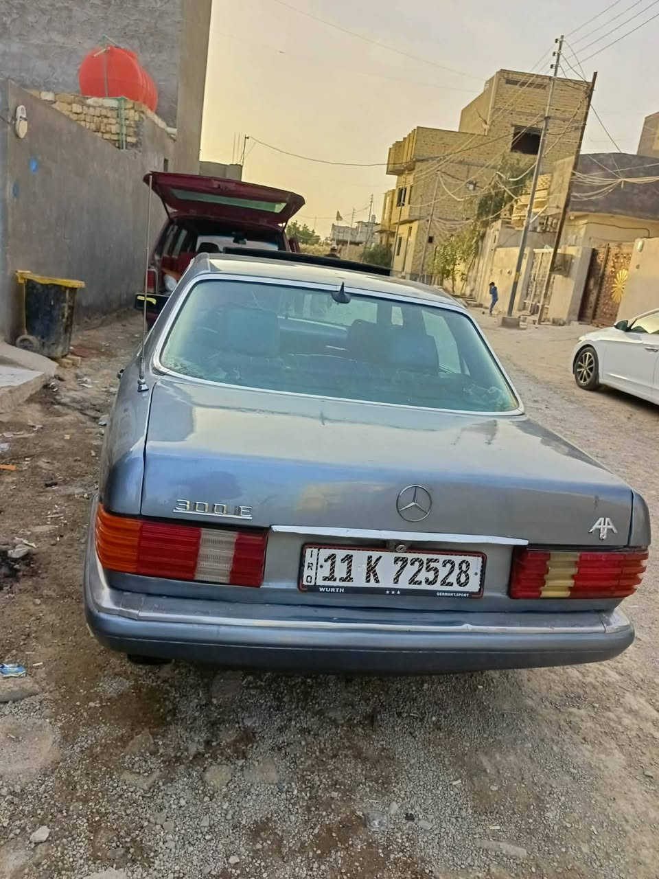 سلام عليكم مرسدس جامبو باب قصير موديل 1988 رقم بغداد انكليزي سنويه 30 هزه جديده محرك VVT_i 3000 فيشتين محرك كير كفاله
قواعدها بلاديه دون تصليح او خياس كراسي جلد مشطب تخم تاير جديد حداده نقص فقط شموع سياره صبغ عام سبب الجراد للاستفسار اكثر 
*********** اتصال
